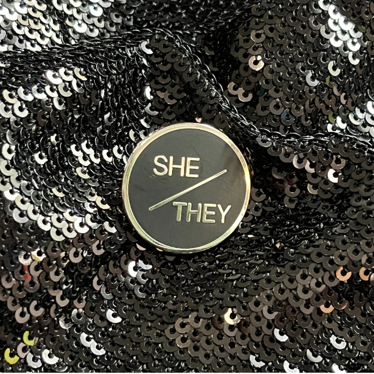 She/They Pronoun Pin – Queen On The Scene